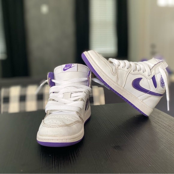 LIKE NEW Boys NIKE Air Jordan OG Purple Court High Tops - Picture 5 of 5